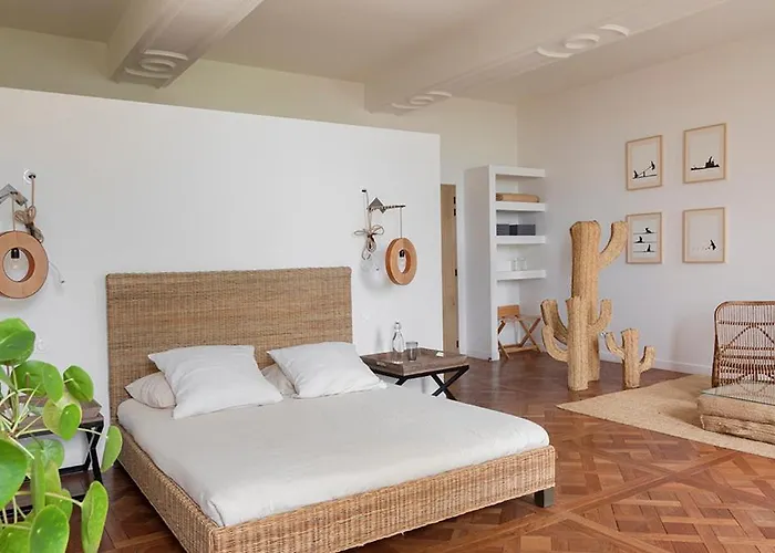 מלון La Chaumiere 4*