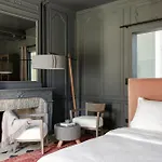 Ξενοδοχείο La Chaumiere 4*