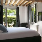 Ξενοδοχείο La Chaumiere 4*