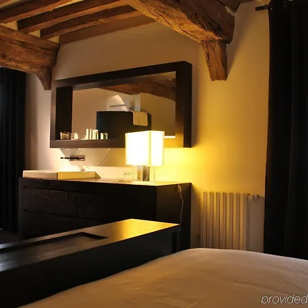 La Chaumiere Otel 4*