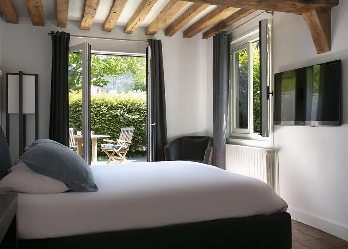 Hotel La Chaumiere 4*